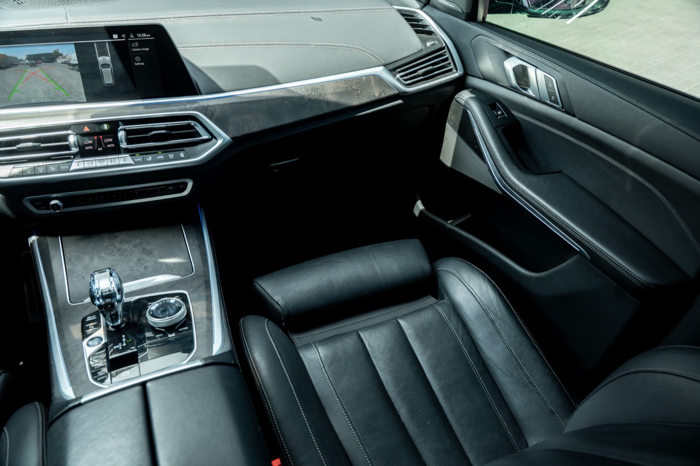 BMW X5 M50i en location à Dubaï