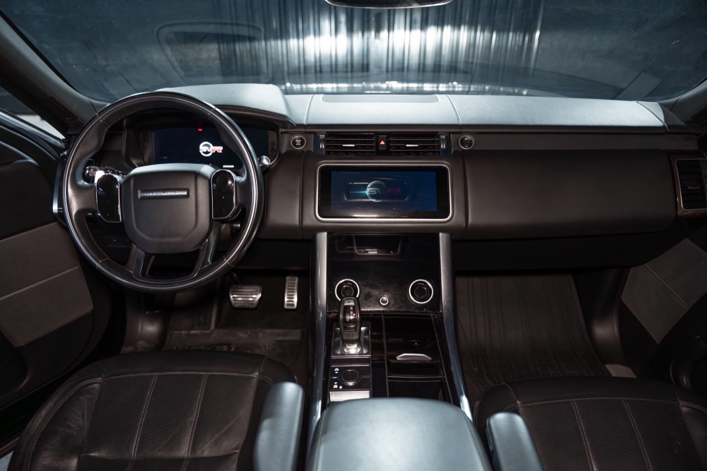 Range Rover SVR en location à Dubaï